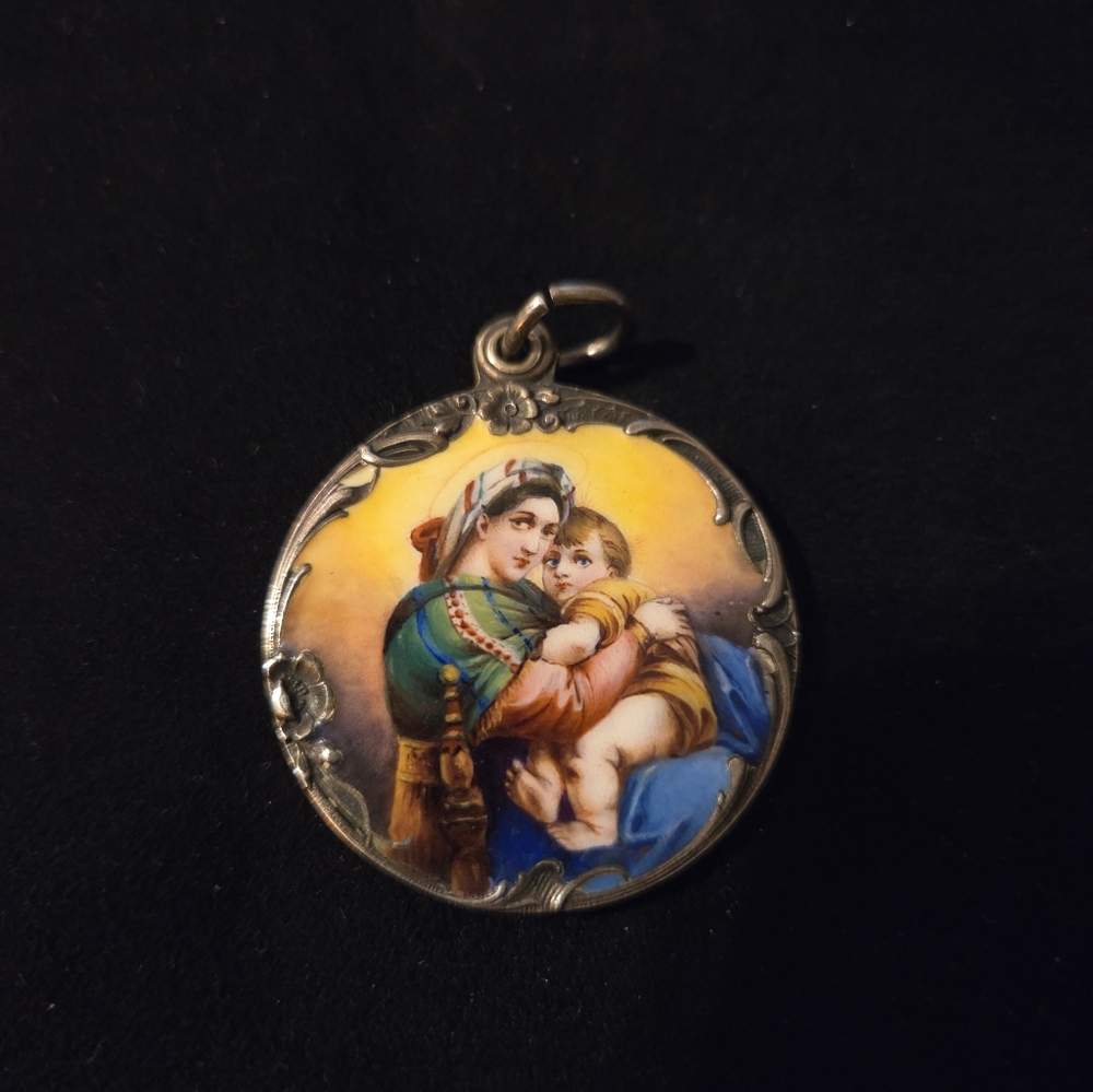 Mother And Child Enameled Portrait Locket Depose 900 Silver